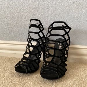 Black heels size 7